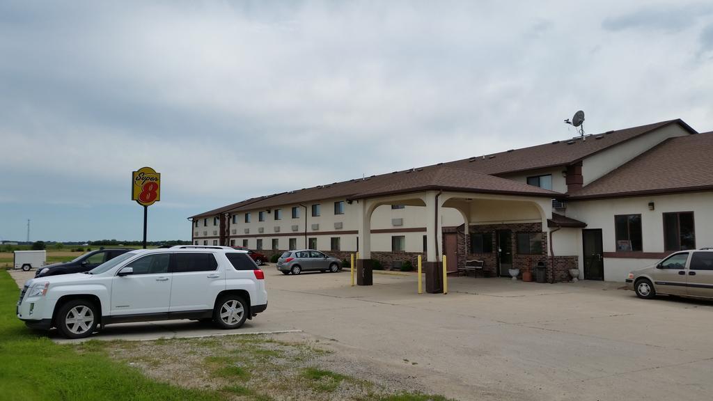 Super 8 By Wyndham Grinnell Ia Exterior foto