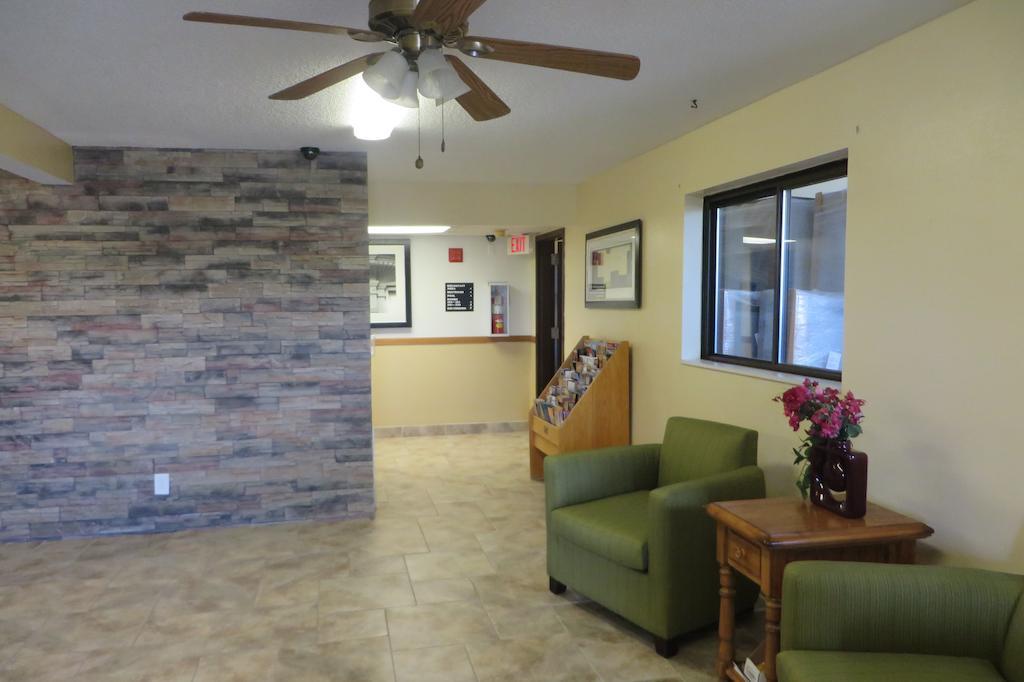 Super 8 By Wyndham Grinnell Ia Exterior foto