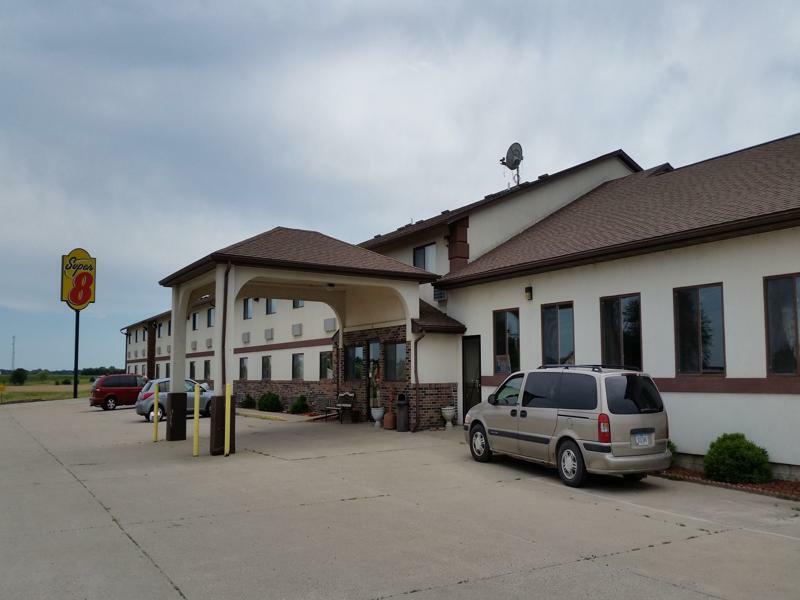 Super 8 By Wyndham Grinnell Ia Exterior foto