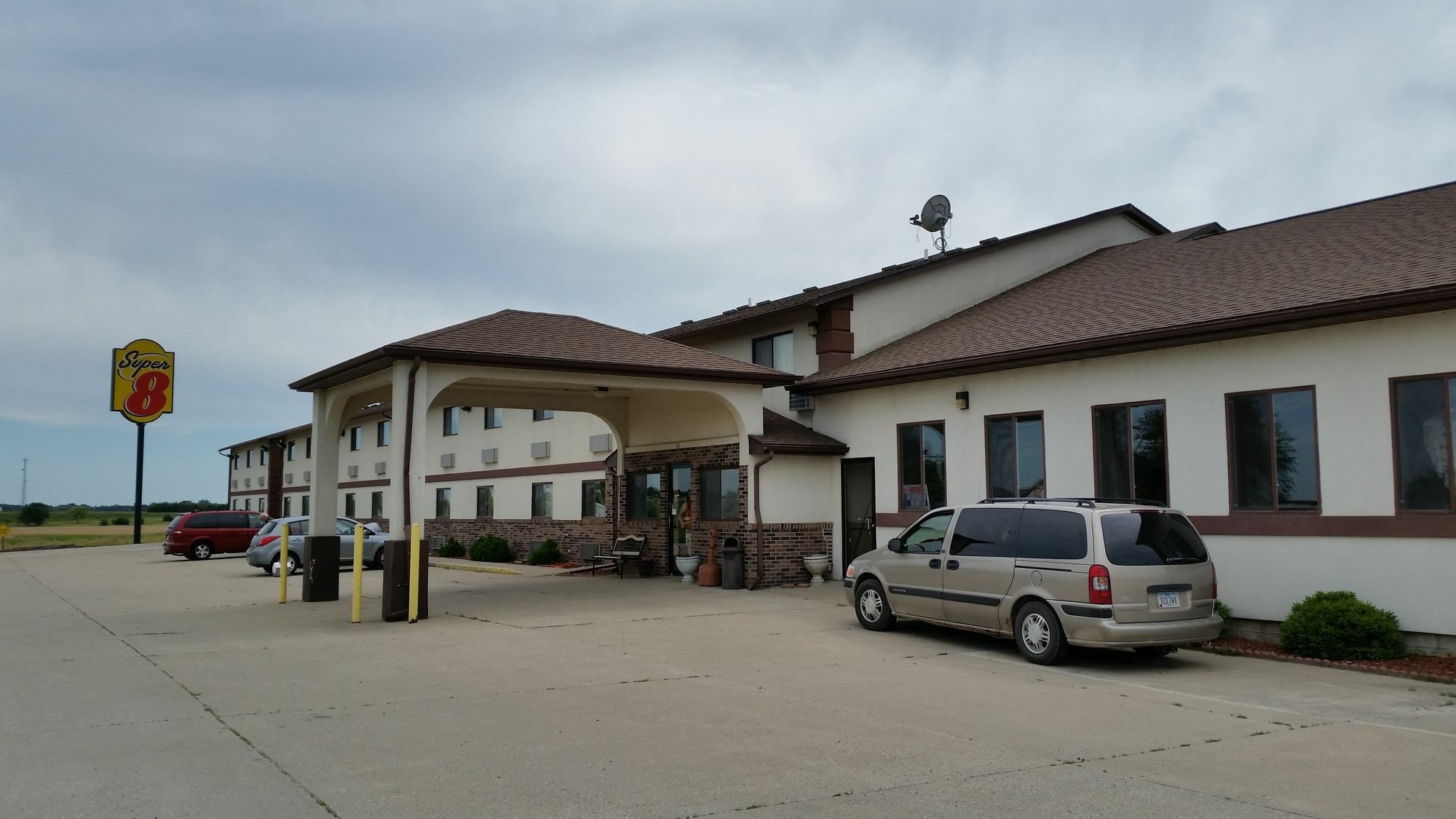 Super 8 By Wyndham Grinnell Ia Exterior foto